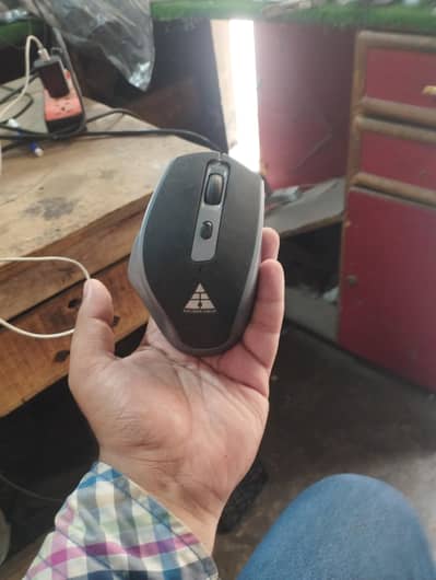 wireless mouse charging wala or full size mouse pad