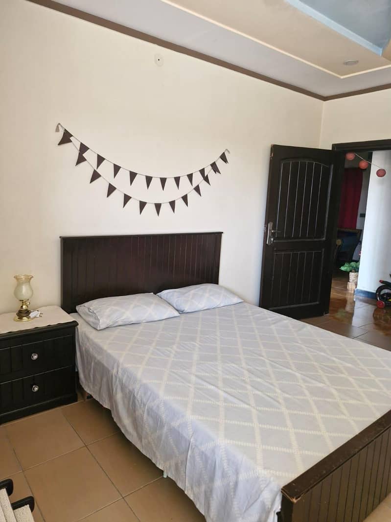 Double Bed with one Side table 3