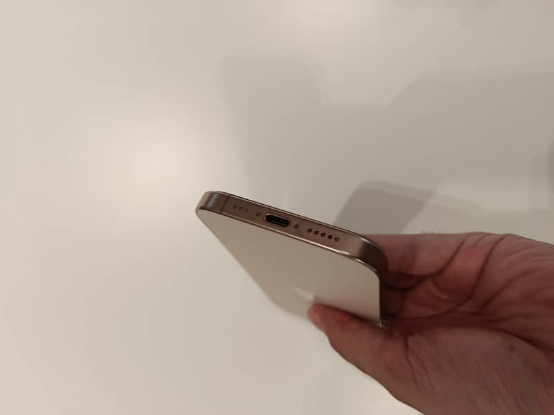 Apple iPhone 16 Pro Non PTA 4