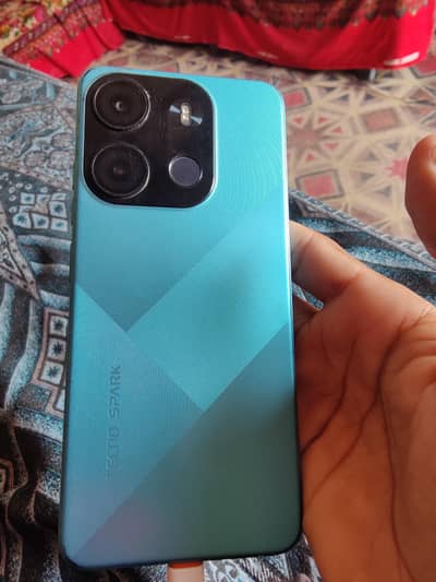 Tecno Spark Go official pta box sath hy