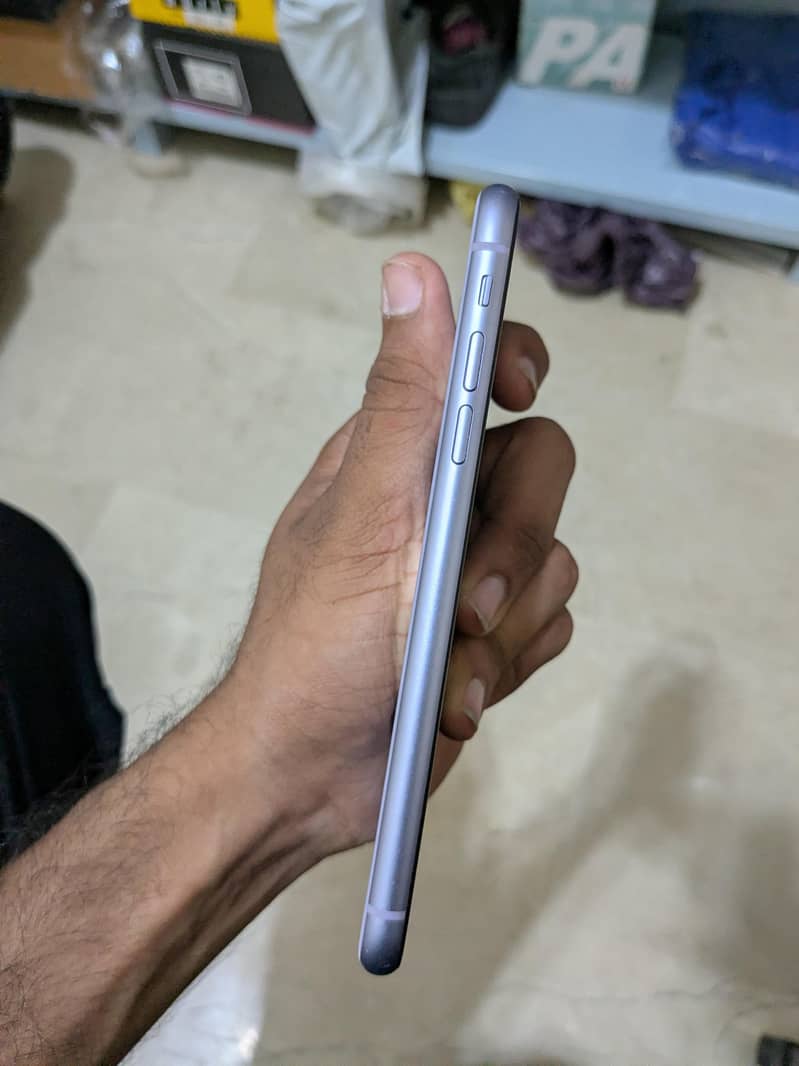 Apple iPhone 11 3