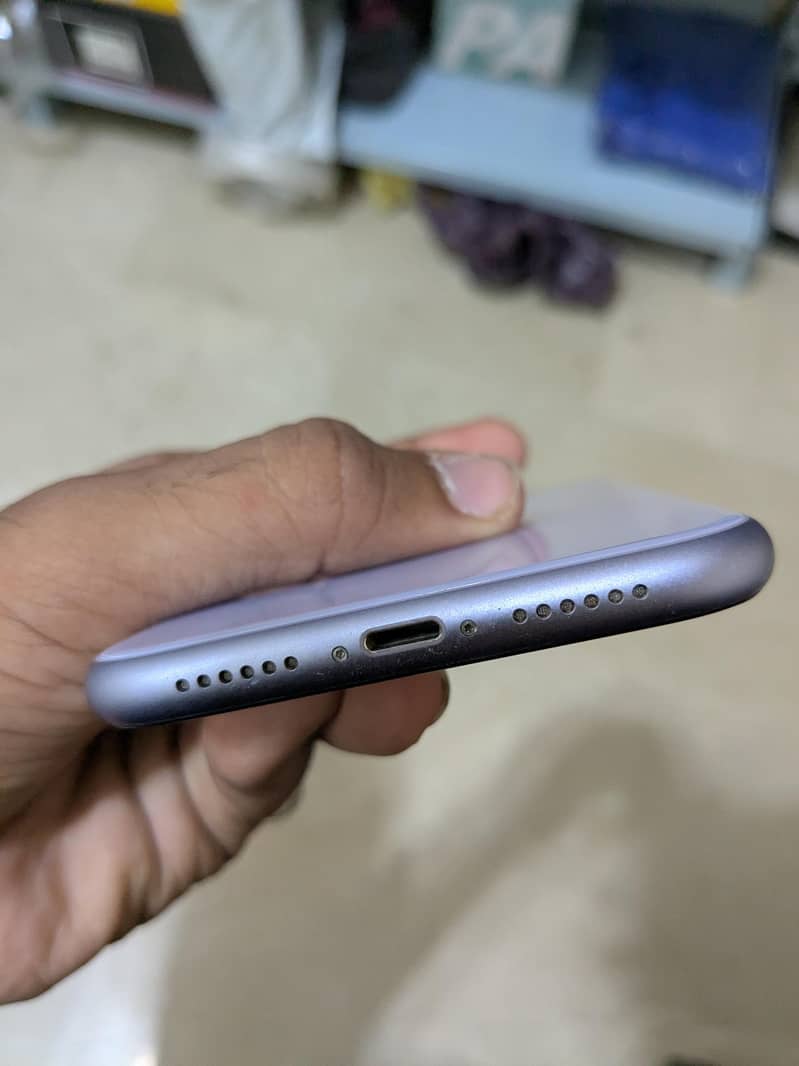 Apple iPhone 11 4