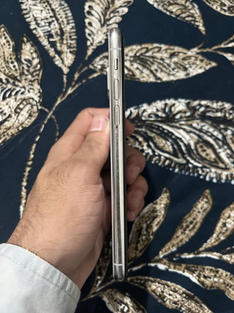 Apple iPhone X 3