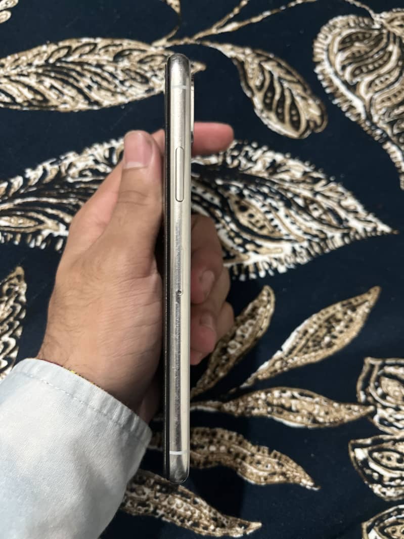 Apple iPhone X 4