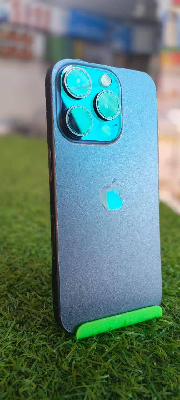 Apple iPhone 15 Pro 3