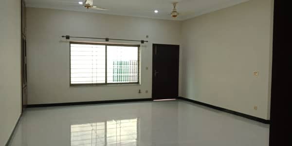 Banigala 1.5 kanal ground portion available for rent with gas