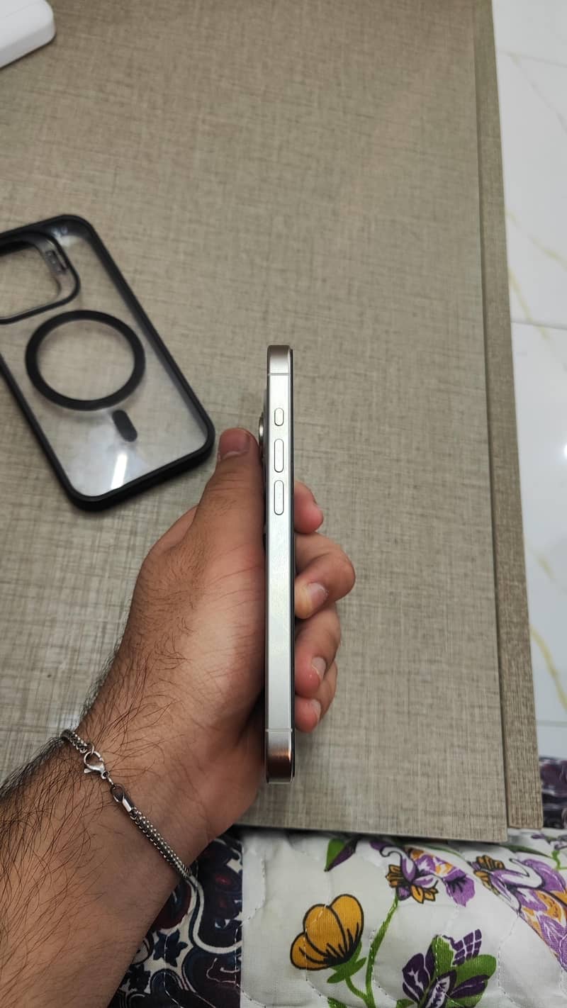 IPHONE 15 PRO 2
