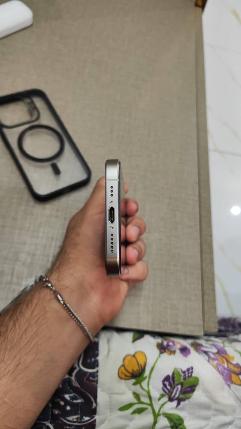 IPHONE 15 PRO 3