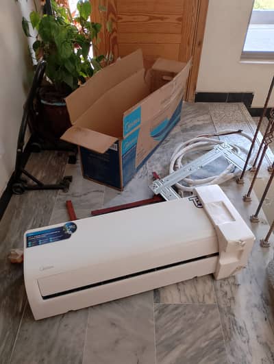Newly bought AC for sale due to Shifting