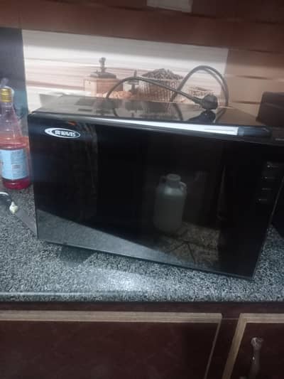 Microwave Oven PEL . Almost New