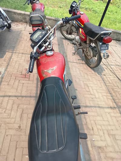 Yamaha company ki bike Hai dhoom