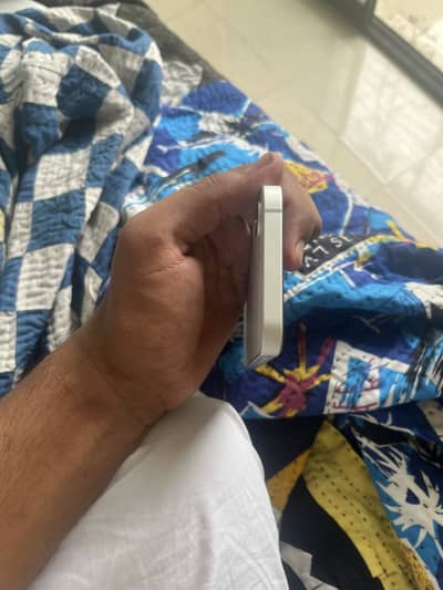 Apple iPhone 16e