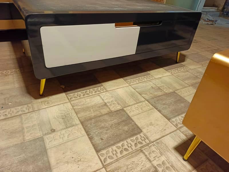 Center table 3