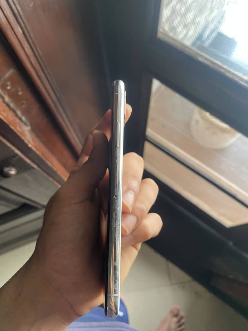 Apple iPhone XS 1