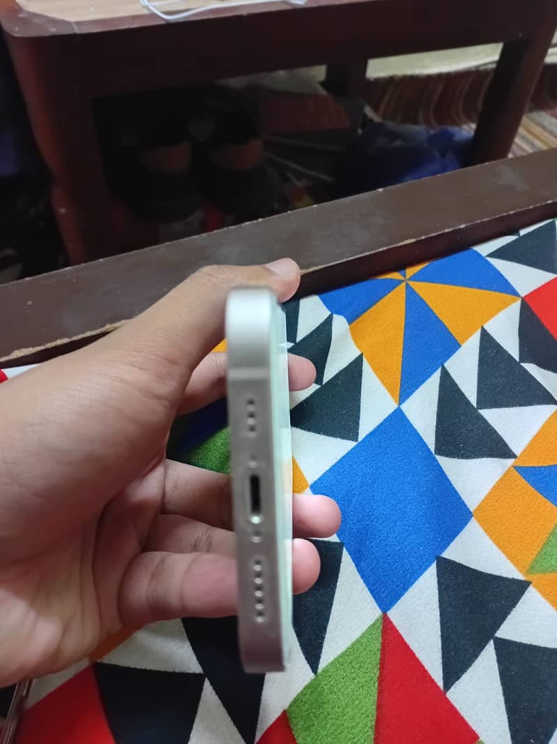 Apple iPhone 13 3