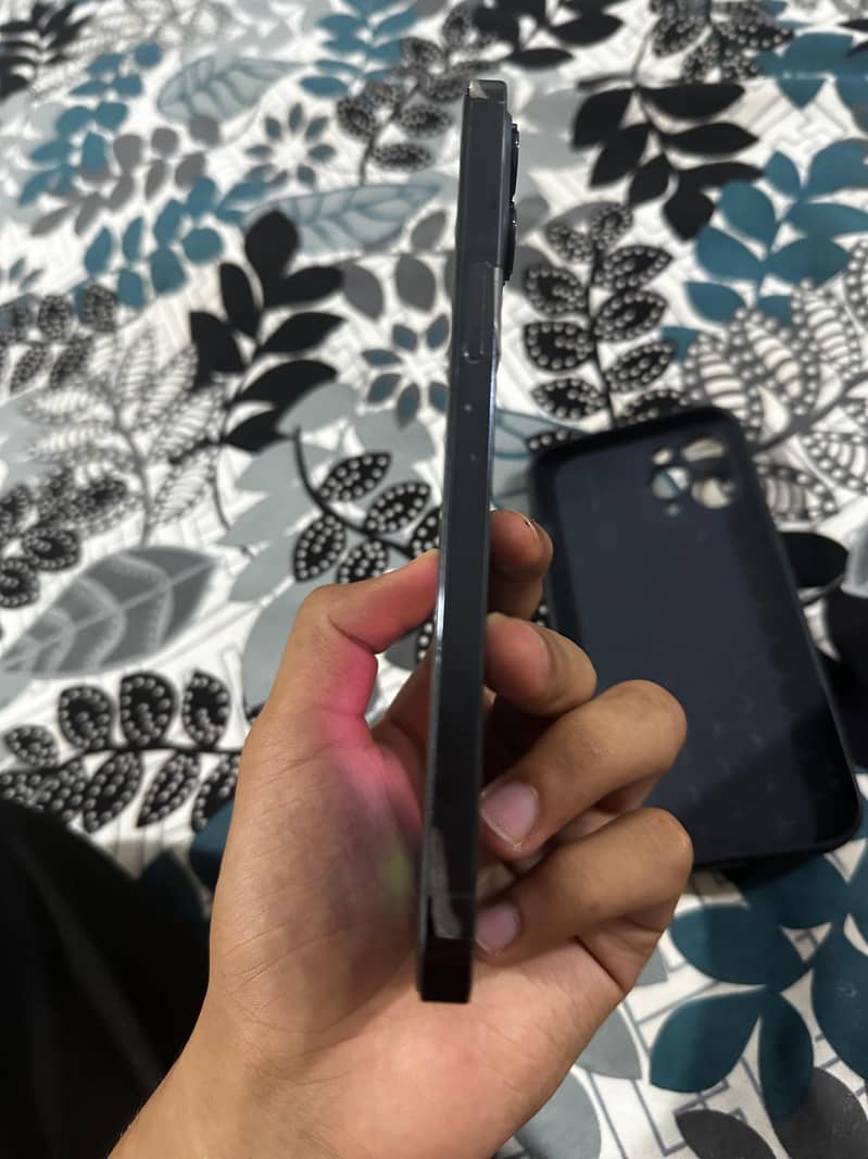 Apple iPhone 12 1