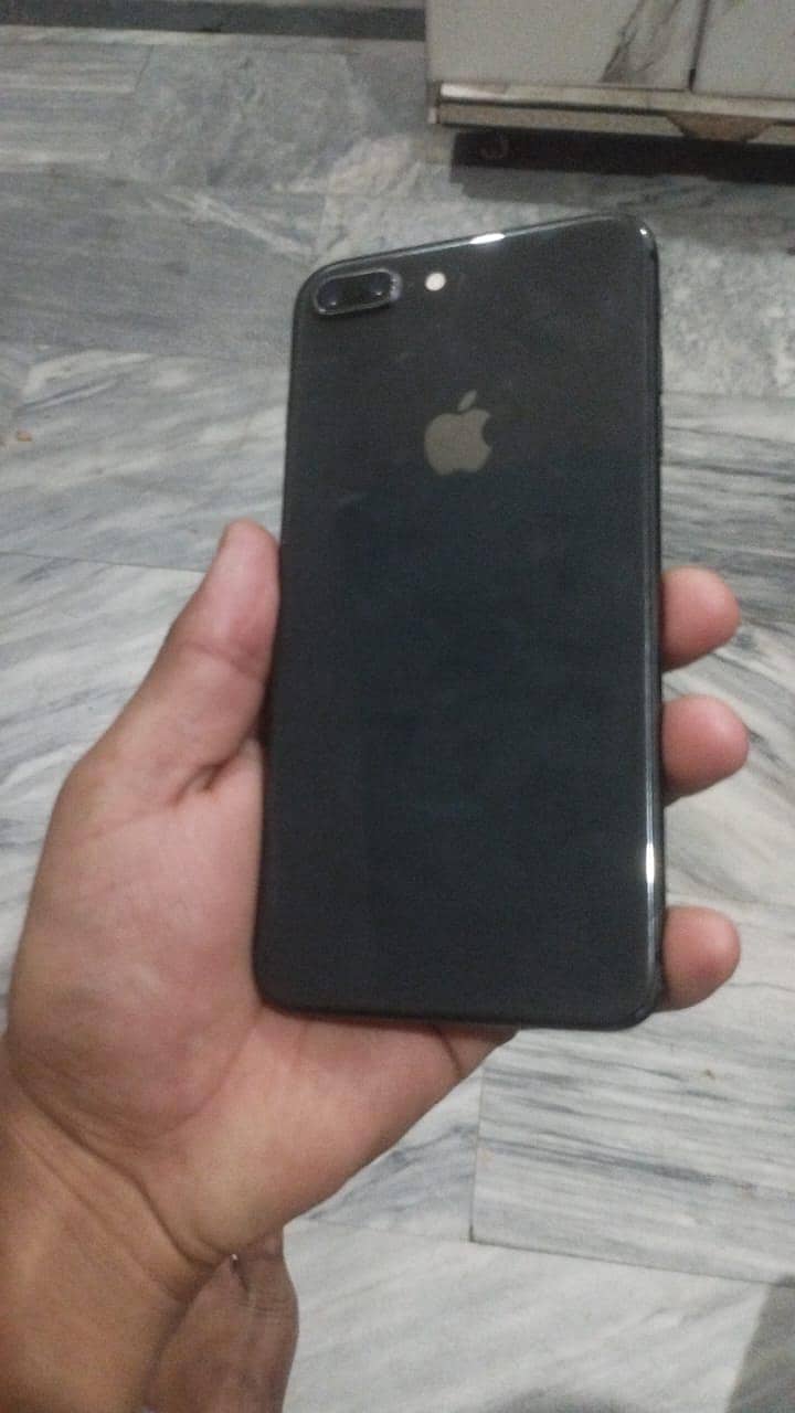 Apple iPhone 8 Plus 1