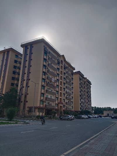 6 Floor 3 Bed Apartment Available For Rent