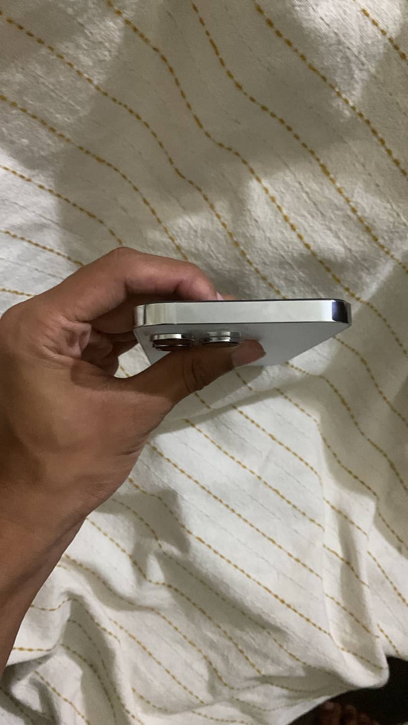 iPhone 14 pro max 2