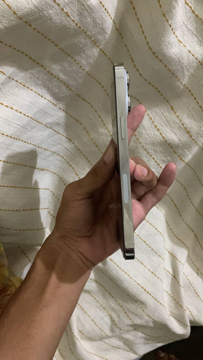 iPhone 14 pro max 3