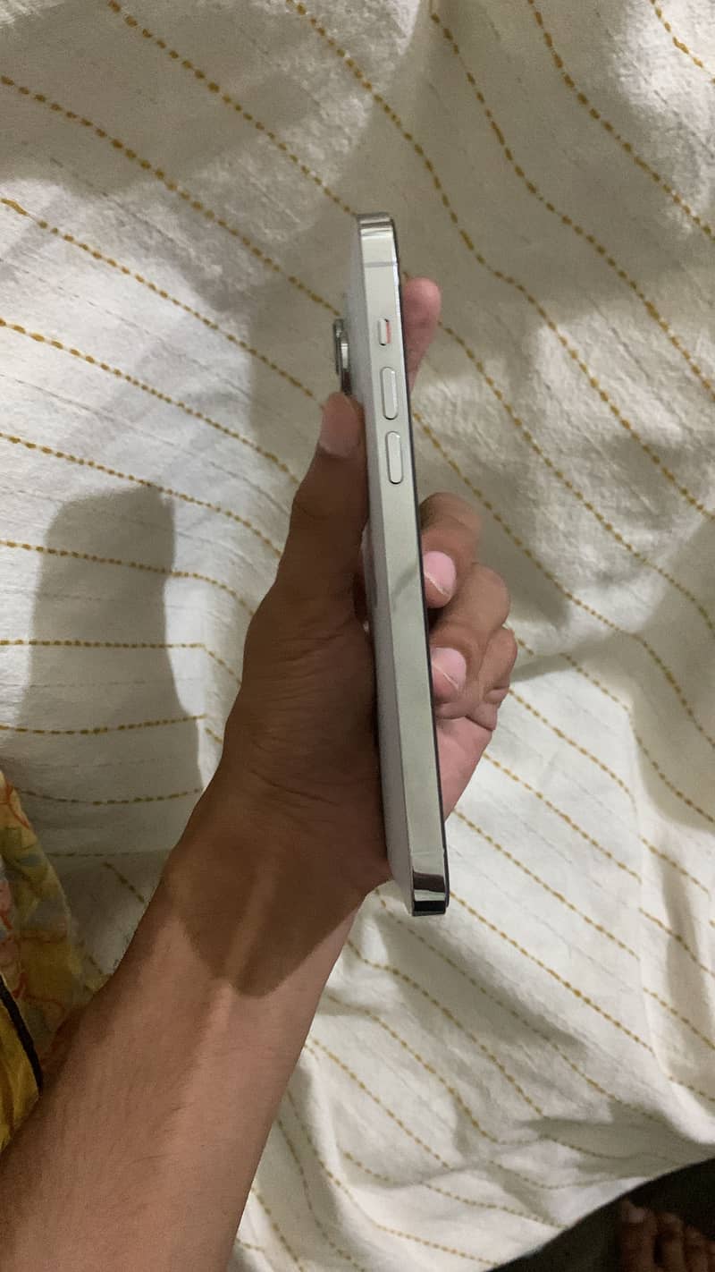 iPhone 14 pro max 4