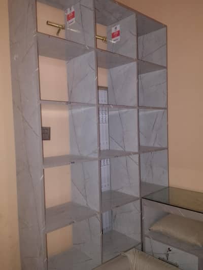 counter and shelf for sale new only 2 month use