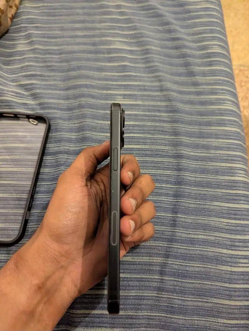 Apple iPhone 15 plus 1