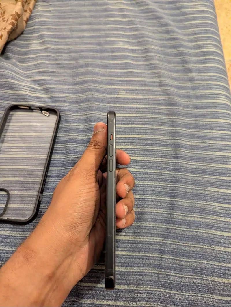 Apple iPhone 15 plus 2