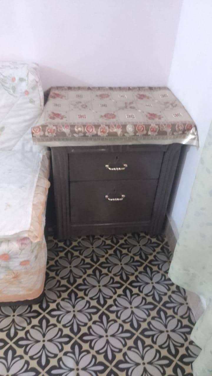 Bad side table big size 0