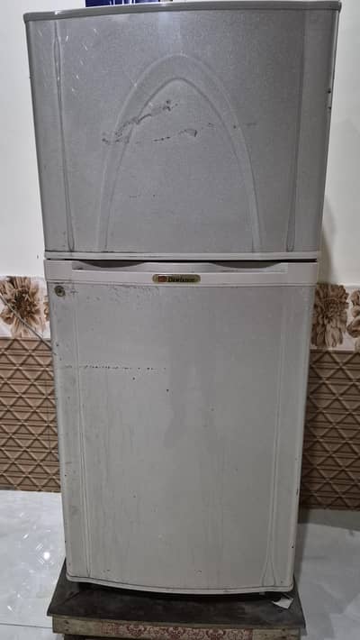 dawlance medium fridge