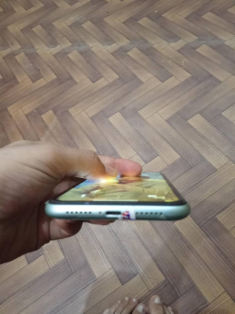 Apple iPhone 11 3