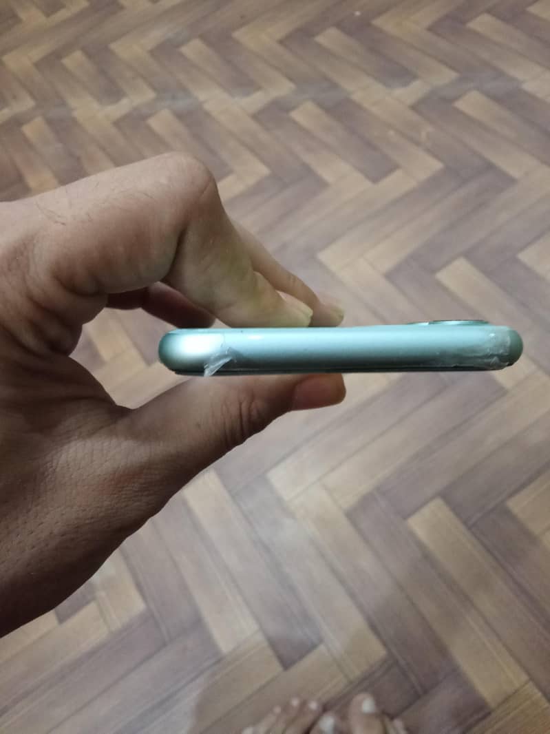 Apple iPhone 11 4