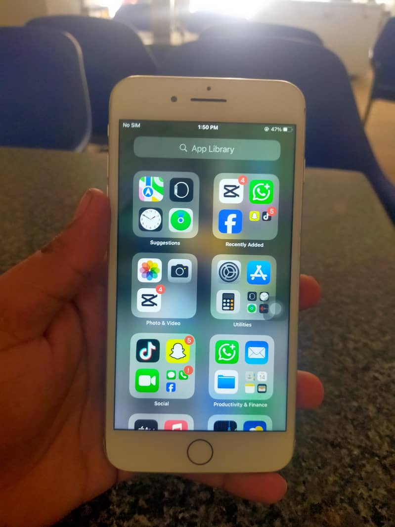 Apple iPhone 7 Plus 0