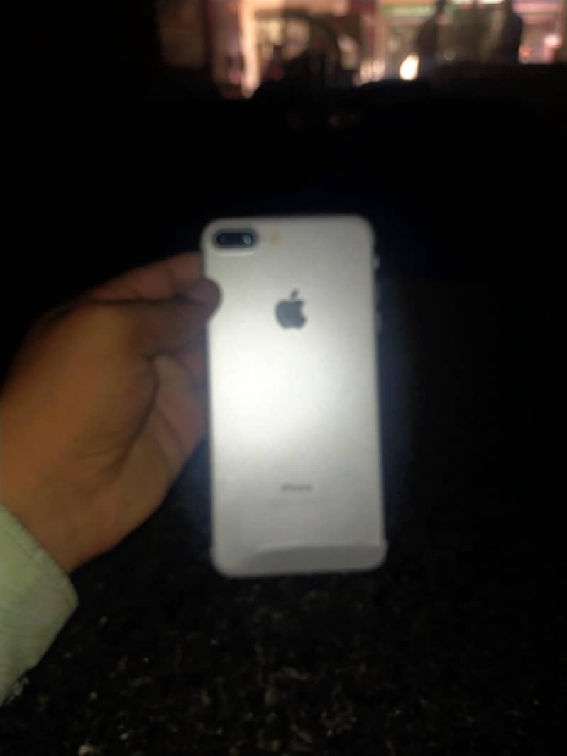 Apple iPhone 7 Plus 3