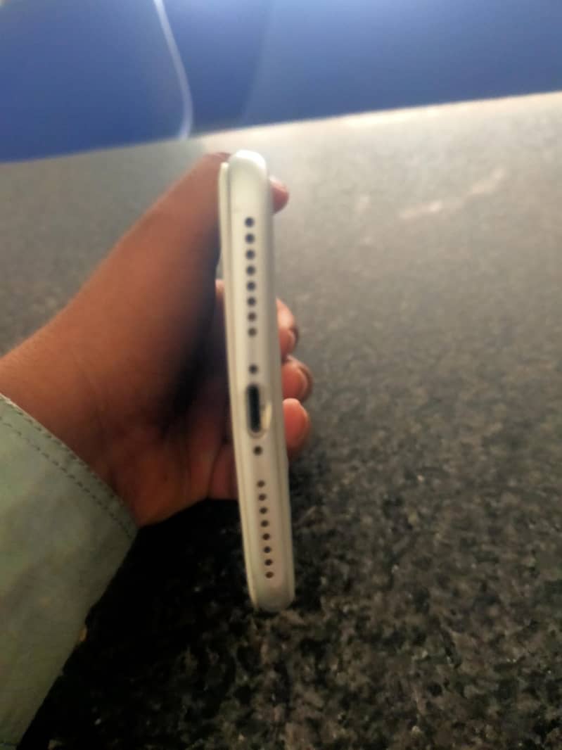 Apple iPhone 7 Plus 6