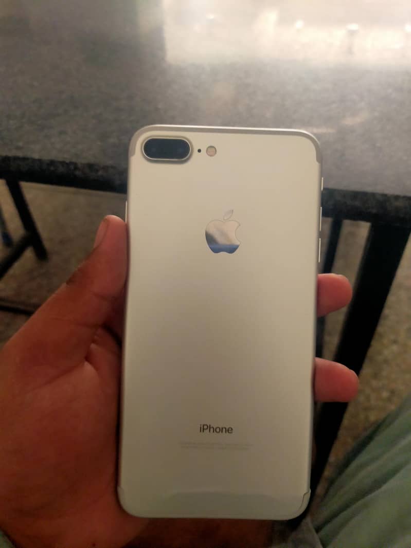Apple iPhone 7 Plus 9