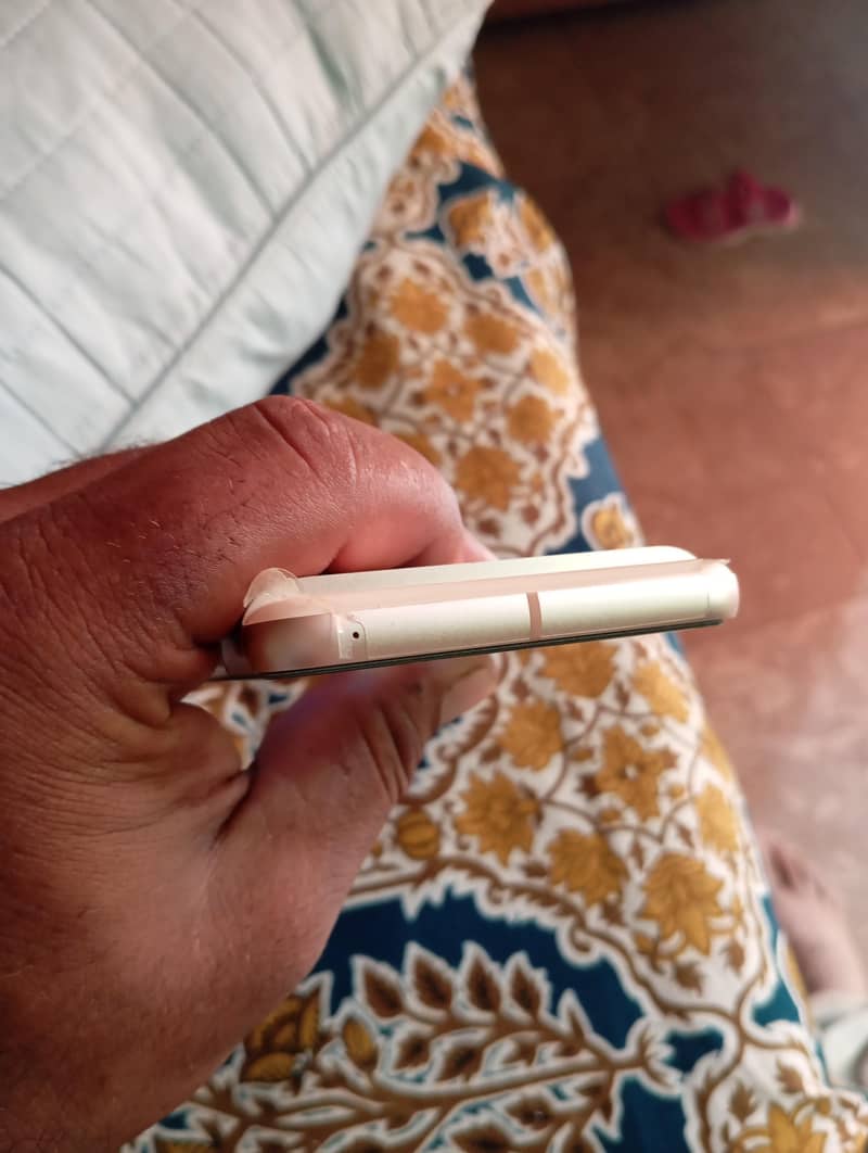 Google Pixel 8 2