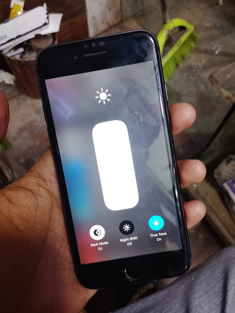 Apple iPhone 8 1