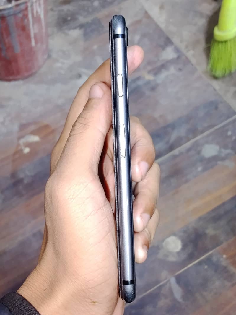 Apple iPhone 8 3