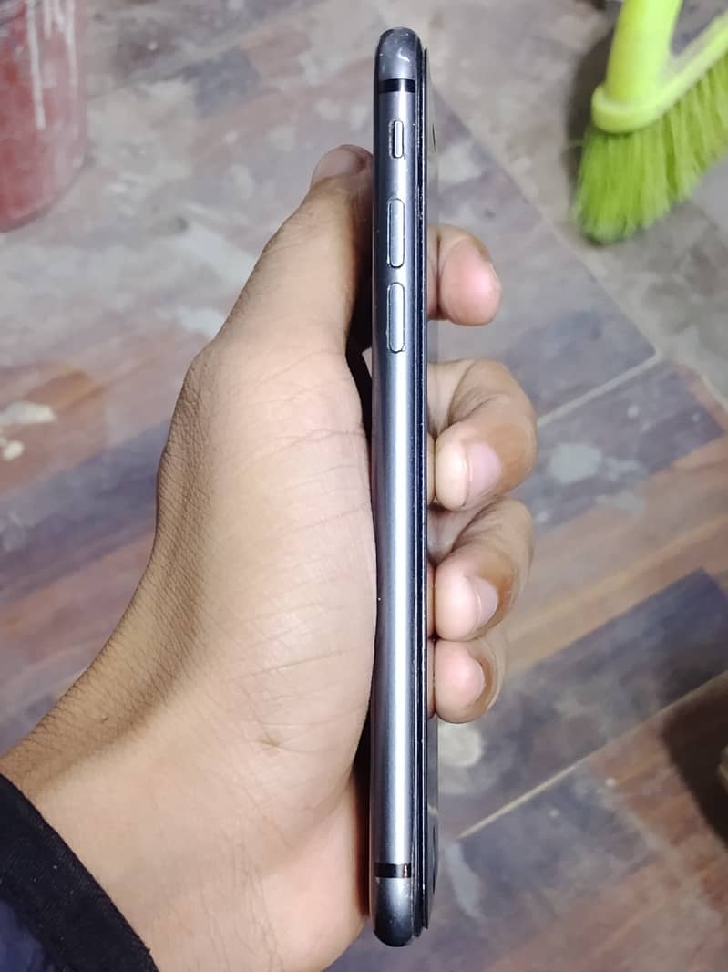 Apple iPhone 8 5