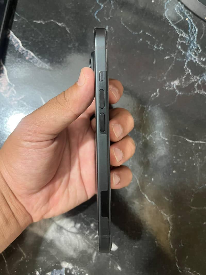 Apple iPhone 15 4