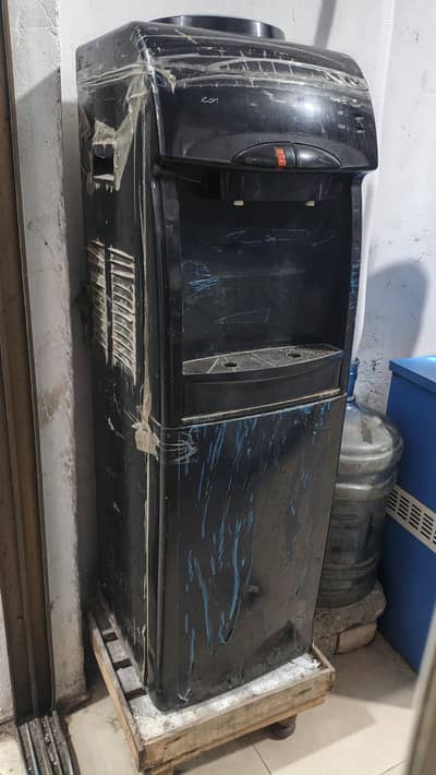 Good Condition water dispenser ICON company