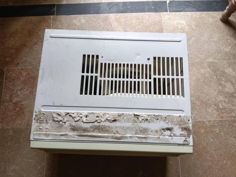 window AC 4