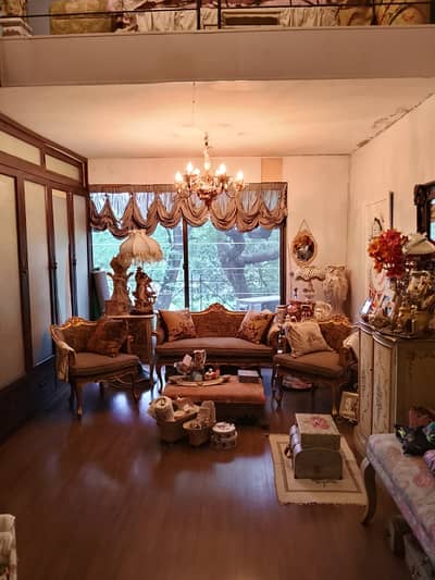Three Side Open Livable Banglow In Main Cantt