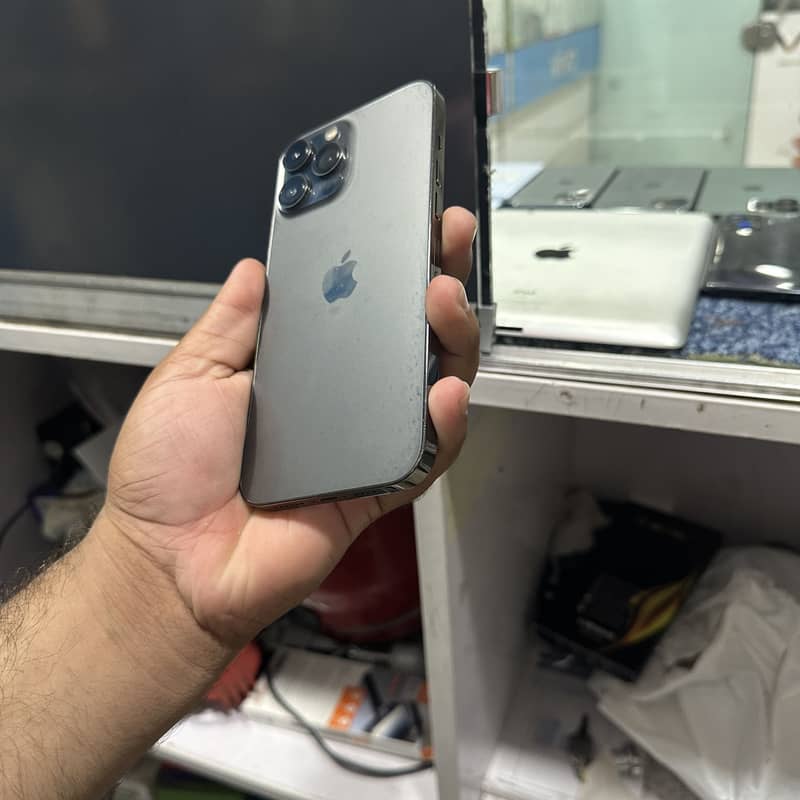 Apple iPhone 13 Pro Max 1