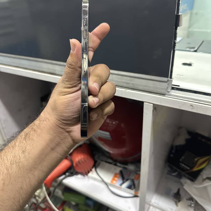 Apple iPhone 13 Pro Max 2