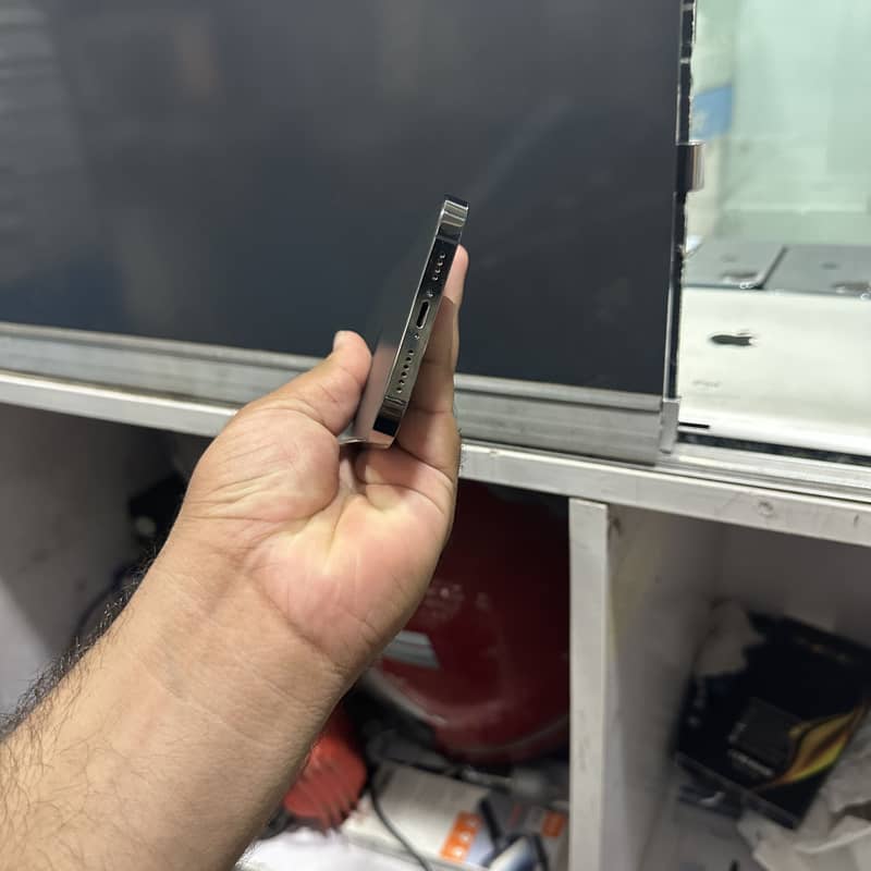 Apple iPhone 13 Pro Max 6