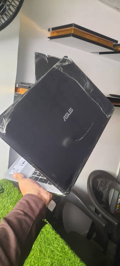 Asus Sonic master X555U model i5 6th generation 4gb ram 500 Gb Hdd
