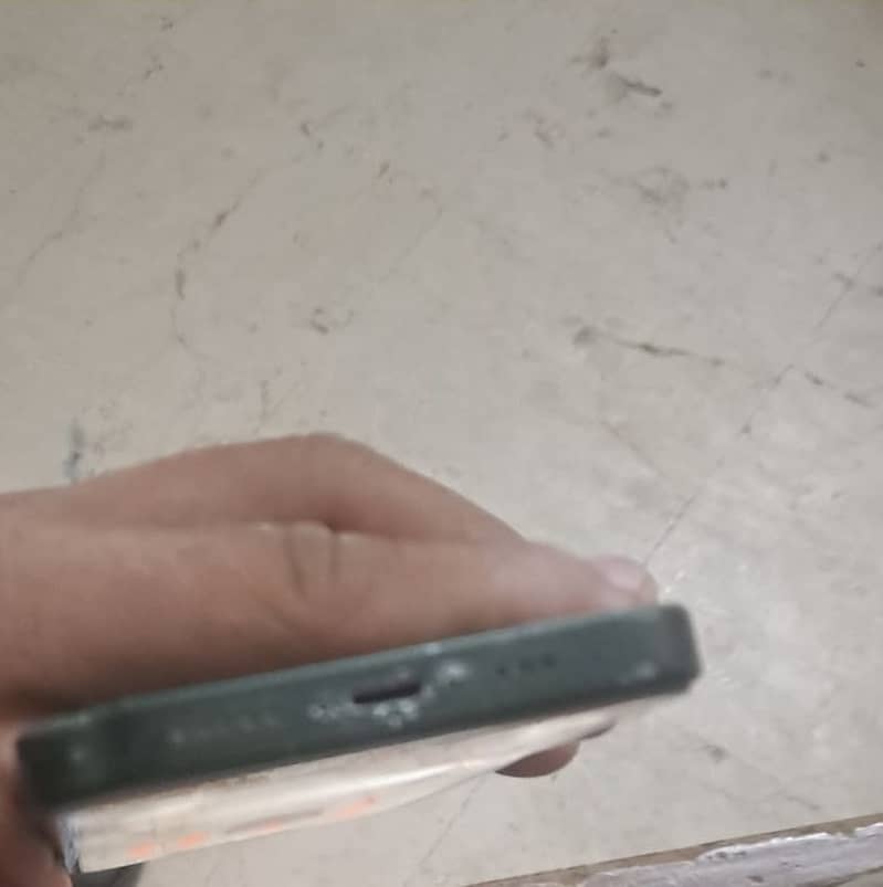Apple iPhone 13 1