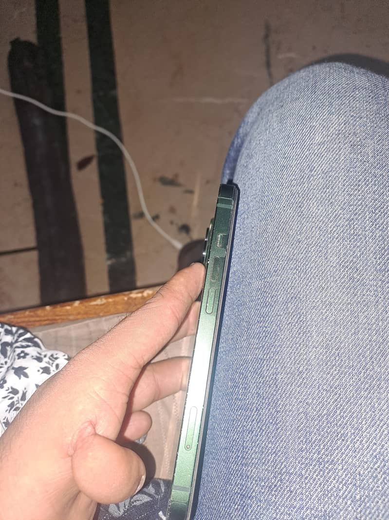 Apple iPhone 13 2